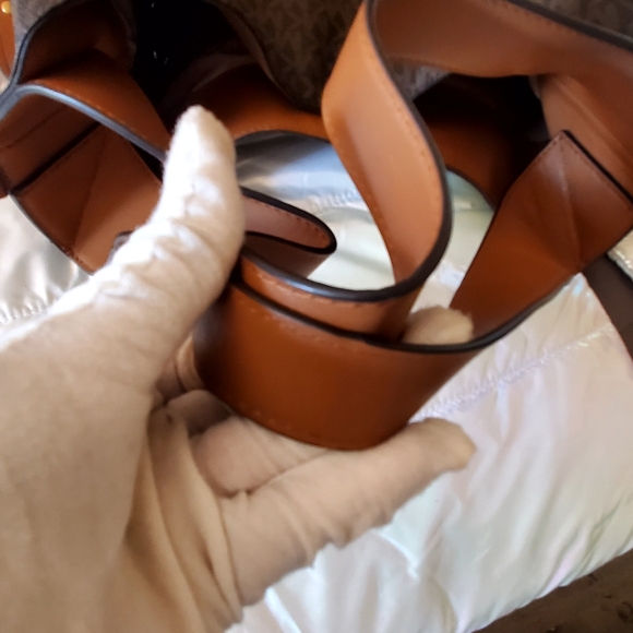 Michael Kors Devon MKMonogram Leather Handbag - Picture 6 of 9